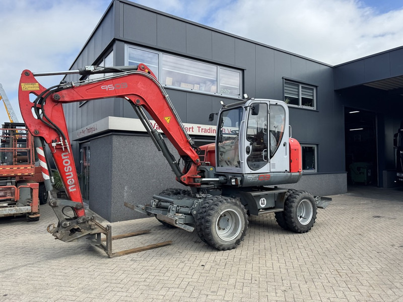 Neuson 9503 WD Mobiele Kraan 2009 Palletvork, Stenenklem, 2x Bak 8860hours Deutz Diesel - Autoceltnis: foto 3 Neuson 9503 WD Mobiele Kraan 2009 Palletvork, Stenenklem, 2x Bak 8860hours Deutz Diesel - Autoceltnis: foto 3