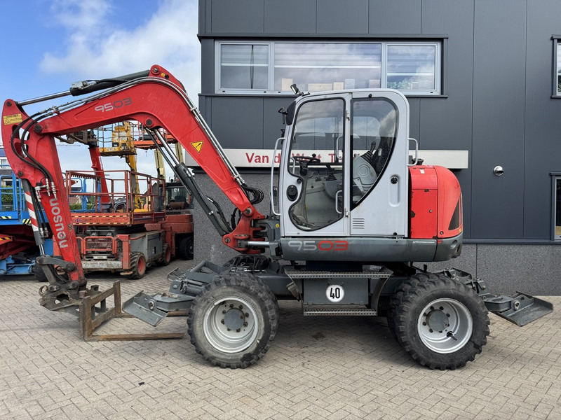 Neuson 9503 WD Mobiele Kraan 2009 Palletvork, Stenenklem, 2x Bak 8860hours Deutz Diesel - Autoceltnis: foto 1 Neuson 9503 WD Mobiele Kraan 2009 Palletvork, Stenenklem, 2x Bak 8860hours Deutz Diesel - Autoceltnis: foto 1