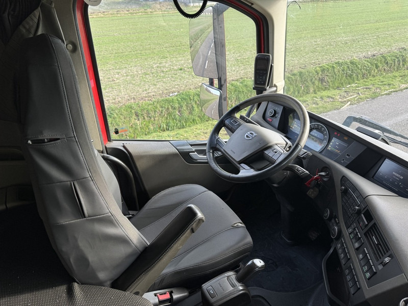 Interior photo 1: Vilcējs Volvo FH 460