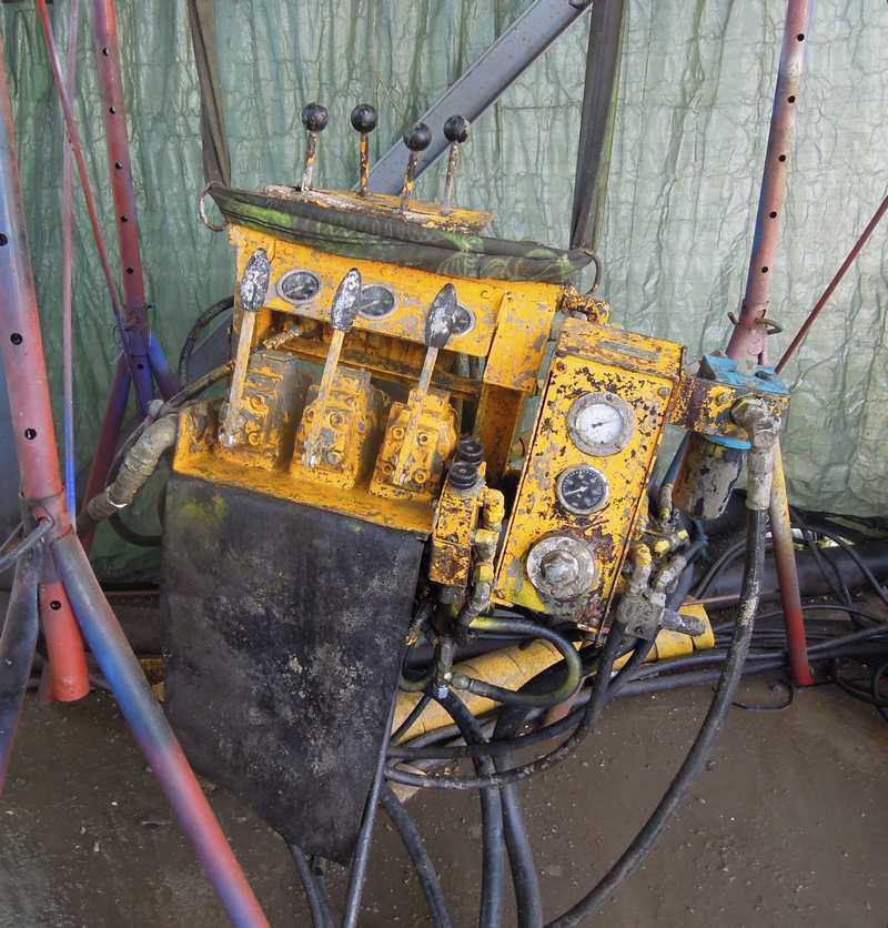 AtlasCopco BUT 6 EH drill boom - Tuneļu urbšanas mašīna: foto 2 AtlasCopco BUT 6 EH drill boom - Tuneļu urbšanas mašīna: foto 2