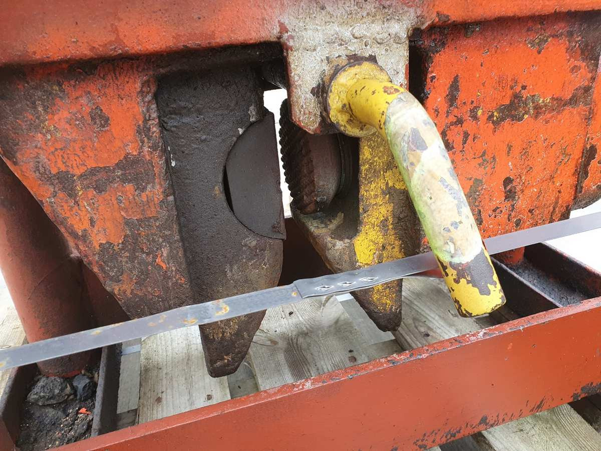 Delmag Tünkers HVB 33/30 vibro hammer - Pāļu dzinējs: foto 4 Delmag Tünkers HVB 33/30 vibro hammer - Pāļu dzinējs: foto 4