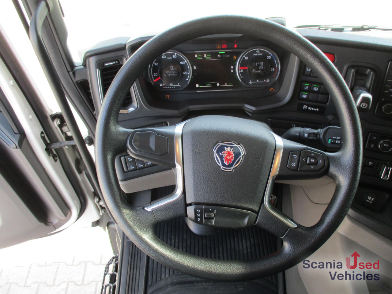 SCANIA P 320 B6x2*4LB / LBW / Lift-Lenkachse / 18 Pal. / - Kravas automašīna dzērienu pārvadāšanai: foto 2 SCANIA P 320 B6x2*4LB / LBW / Lift-Lenkachse / 18 Pal. / - Kravas automašīna dzērienu pārvadāšanai: foto 2