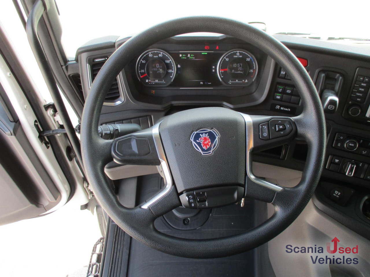 SCANIA P 320 B6x2*4LB - Kravas automašīna dzērienu pārvadāšanai: foto 3 SCANIA P 320 B6x2*4LB - Kravas automašīna dzērienu pārvadāšanai: foto 3