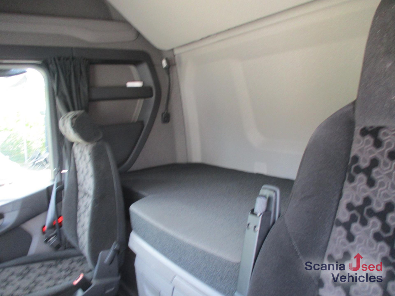 SCANIA R 460 A4x2NA / 2-Kreis Hydr. / Navi / LED / ADR AT - Vilcējs: foto 3 SCANIA R 460 A4x2NA / 2-Kreis Hydr. / Navi / LED / ADR AT - Vilcējs: foto 3