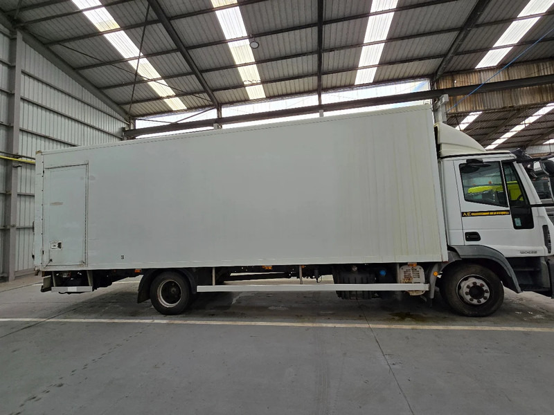 Iveco EuroCargo 120 E22 / MANUEL / EURO 5 / AIRCO - Kravas automašīna ar slēgto virsbūvi: foto 4 Iveco EuroCargo 120 E22 / MANUEL / EURO 5 / AIRCO - Kravas automašīna ar slēgto virsbūvi: foto 4