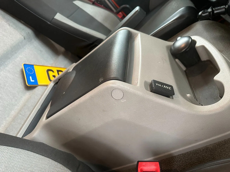 Kravas automašīna refrižerators Renault D 12 220 / 264728 km: foto 9 Kravas automašīna refrižerators Renault D 12 220 / 264728 km: foto 9