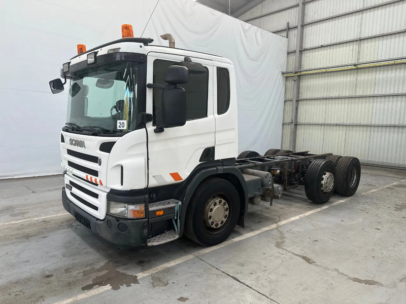 Scania P230 6X2 / Essieu relevable directionnel / Stuurbare liftas / Steerable lift axle / RETARDER / 481205 - Šasija kravas automašīna: foto 1 Scania P230 6X2 / Essieu relevable directionnel / Stuurbare liftas / Steerable lift axle / RETARDER / 481205 - Šasija kravas automašīna: foto 1