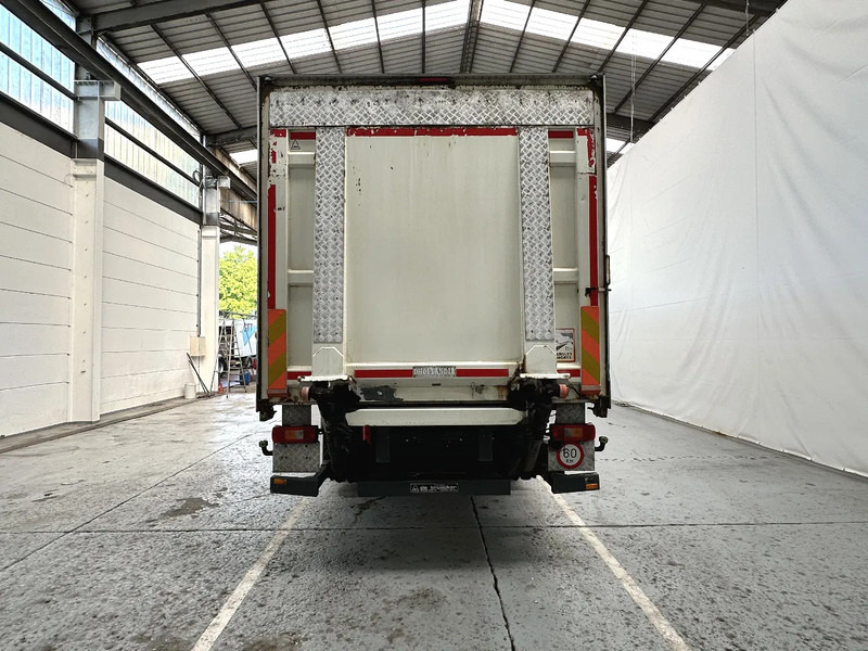 Volvo FM 330 / Essieu relevable et directionnel / Steerable lift axle / Lift as en stuuras - Kravas automašīna ar tentu: foto 4 Volvo FM 330 / Essieu relevable et directionnel / Steerable lift axle / Lift as en stuuras - Kravas automašīna ar tentu: foto 4