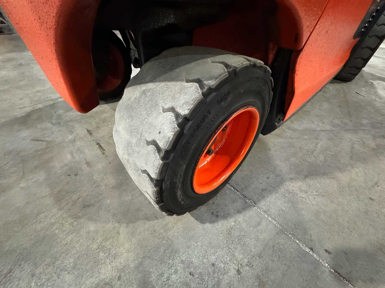 Autokrāvējs 06/2023 SERVICE + UVV 11/2026 LINDE E35HL 3.500KG 3.+4. VALVE 180CM FORK ADJUSTER ELECTRIC FORKLIFT 8.839 HOURS: foto 15 Autokrāvējs 06/2023 SERVICE + UVV 11/2026 LINDE E35HL 3.500KG 3.+4. VALVE 180CM FORK ADJUSTER ELECTRIC FORKLIFT 8.839 HOURS: foto 15