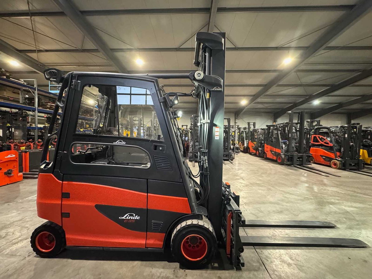 Autokrāvējs 06/2023 SERVICE + UVV 11/2026 LINDE E35HL 3.500KG 3.+4. VALVE 180CM FORK ADJUSTER ELECTRIC FORKLIFT 8.839 HOURS: foto 6 Autokrāvējs 06/2023 SERVICE + UVV 11/2026 LINDE E35HL 3.500KG 3.+4. VALVE 180CM FORK ADJUSTER ELECTRIC FORKLIFT 8.839 HOURS: foto 6