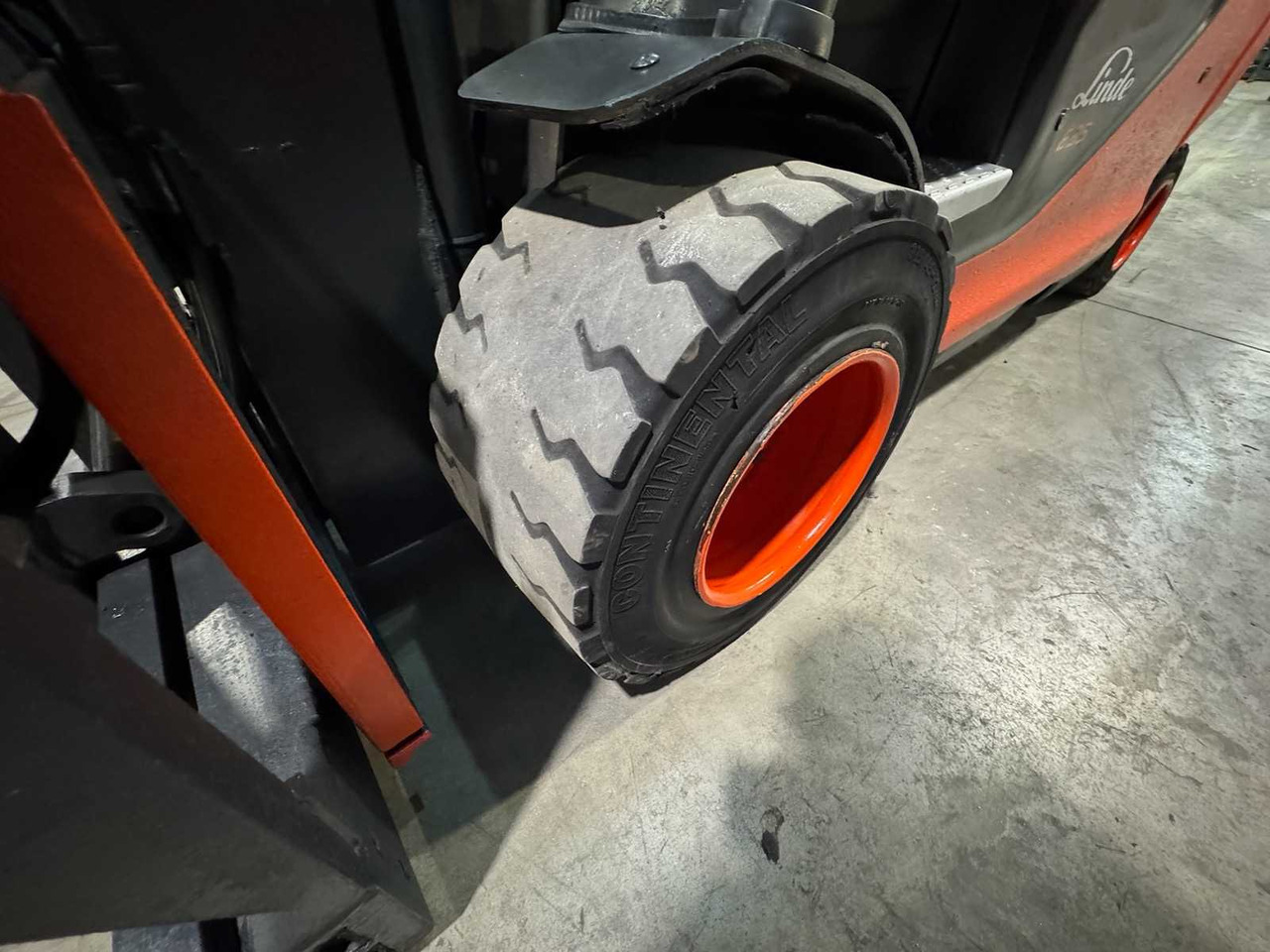 Autokrāvējs 06/2023 SERVICE + UVV 11/2026 LINDE E35HL 3.500KG 3.+4. VALVE 180CM FORK ADJUSTER ELECTRIC FORKLIFT 8.839 HOURS: foto 13 Autokrāvējs 06/2023 SERVICE + UVV 11/2026 LINDE E35HL 3.500KG 3.+4. VALVE 180CM FORK ADJUSTER ELECTRIC FORKLIFT 8.839 HOURS: foto 13