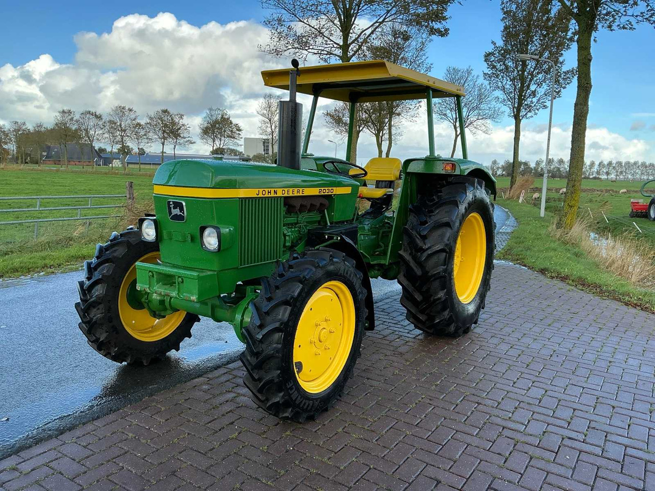 1977 JOHN DEERE 2030S ALL-WHEEL DRIVE FARM TRACTOR - Traktors: foto 3 1977 JOHN DEERE 2030S ALL-WHEEL DRIVE FARM TRACTOR - Traktors: foto 3