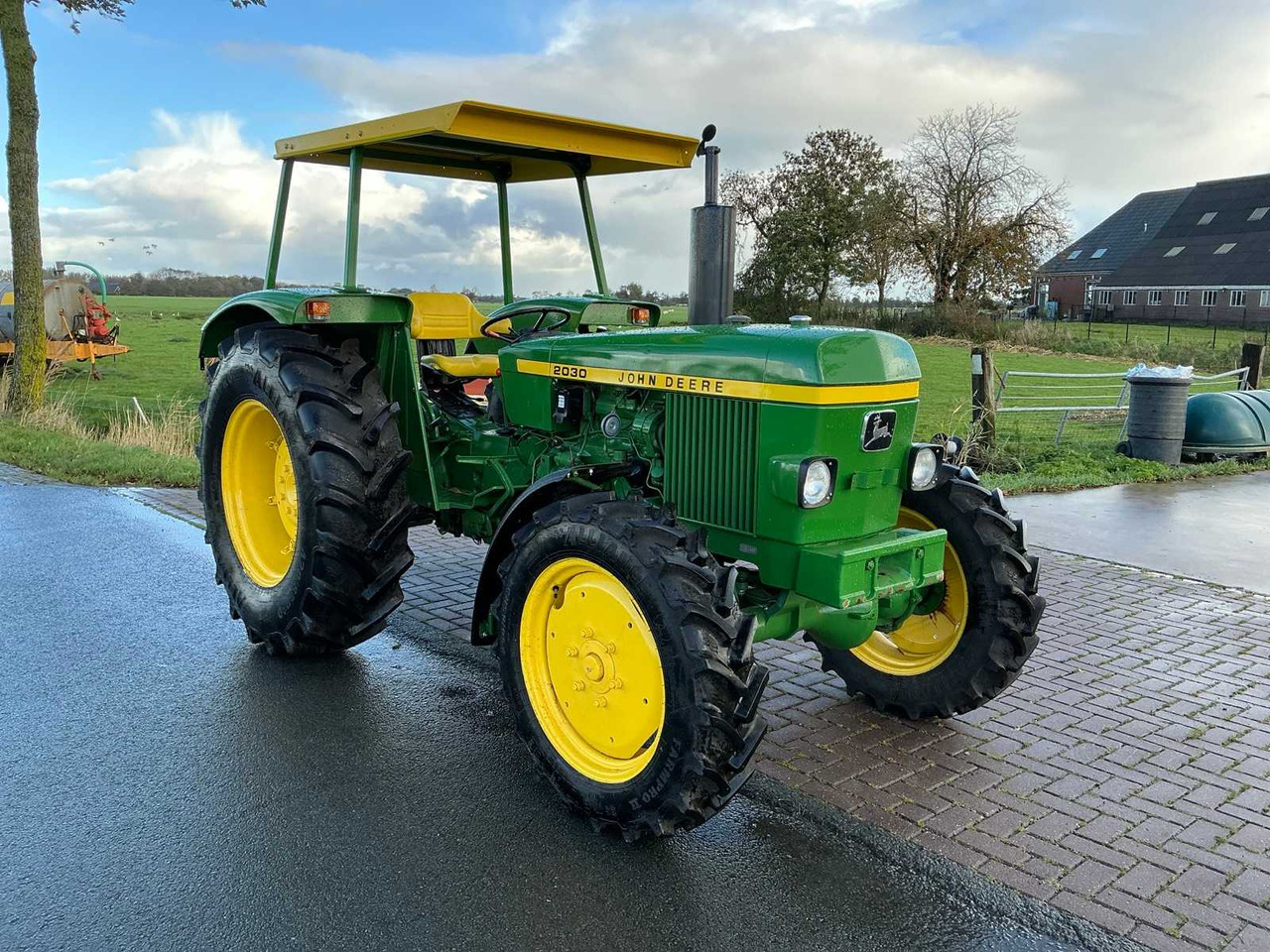 1977 JOHN DEERE 2030S ALL-WHEEL DRIVE FARM TRACTOR - Traktors: foto 5 1977 JOHN DEERE 2030S ALL-WHEEL DRIVE FARM TRACTOR - Traktors: foto 5