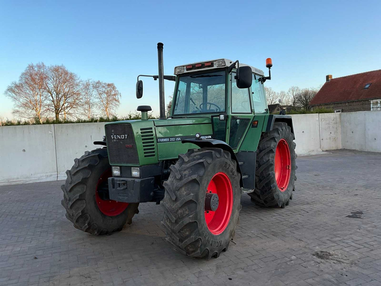 1982 FENDT FARMER 312 LSA ALL-WHEEL DRIVE FARM TRACTOR - Traktors: foto 1 1982 FENDT FARMER 312 LSA ALL-WHEEL DRIVE FARM TRACTOR - Traktors: foto 1