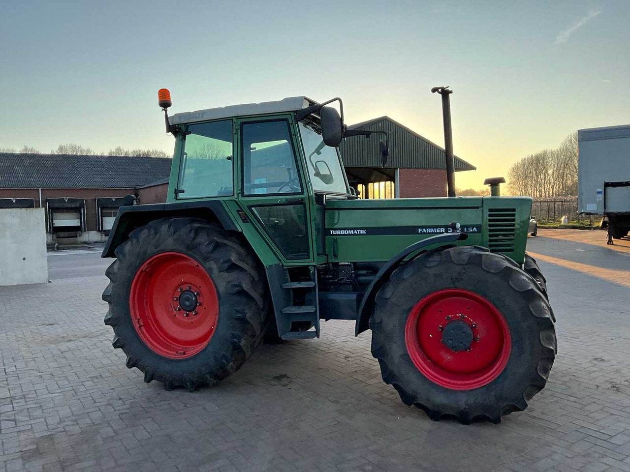 1982 FENDT FARMER 312 LSA ALL-WHEEL DRIVE FARM TRACTOR - Traktors: foto 4 1982 FENDT FARMER 312 LSA ALL-WHEEL DRIVE FARM TRACTOR - Traktors: foto 4