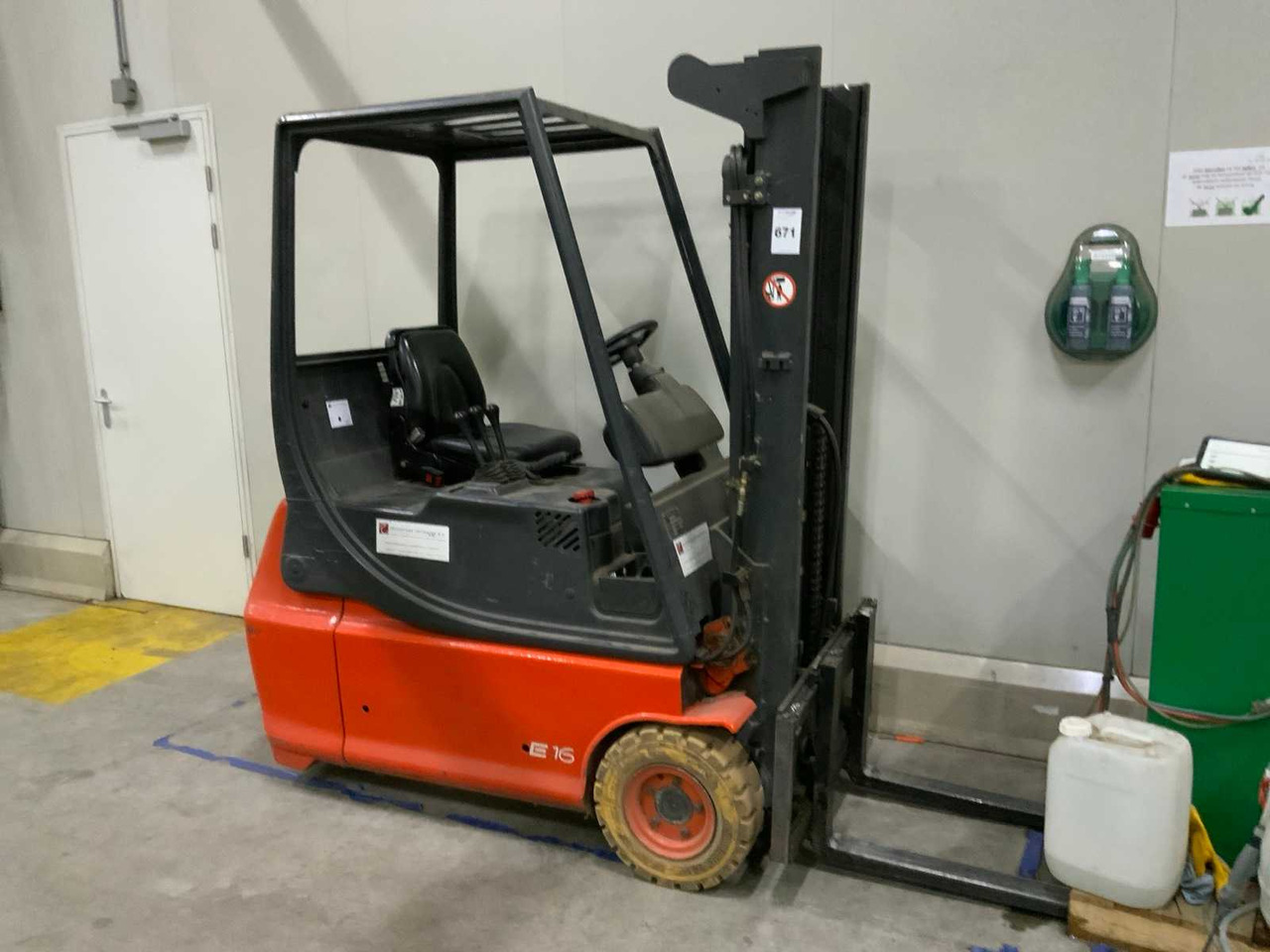 1997 LINDE E16 FORKLIFT - Autokrāvējs: foto 1 1997 LINDE E16 FORKLIFT - Autokrāvējs: foto 1