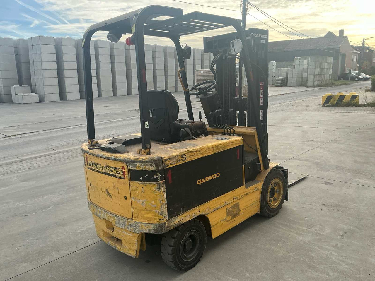 1998 DAEWOO B25S-2 FORKLIFT - Autokrāvējs: foto 3 1998 DAEWOO B25S-2 FORKLIFT - Autokrāvējs: foto 3