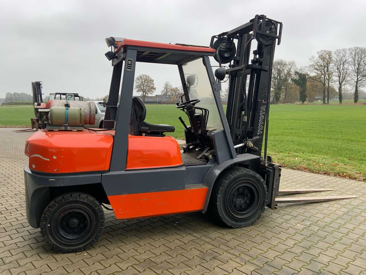1998 TOYOTA 52-6FG40 FORKLIFT - Autokrāvējs: foto 4 1998 TOYOTA 52-6FG40 FORKLIFT - Autokrāvējs: foto 4