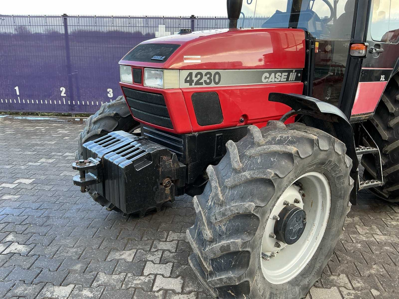 1999 CASE IH 4230 XL ALL-WHEEL DRIVE FARM TRACTOR - Traktors: foto 5 1999 CASE IH 4230 XL ALL-WHEEL DRIVE FARM TRACTOR - Traktors: foto 5