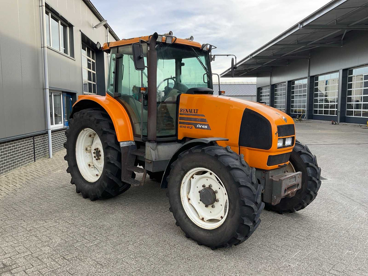 1999 RENAULT ARES 610 RZ ALL-WHEEL DRIVE FARM TRACTOR - Traktors: foto 4 1999 RENAULT ARES 610 RZ ALL-WHEEL DRIVE FARM TRACTOR - Traktors: foto 4