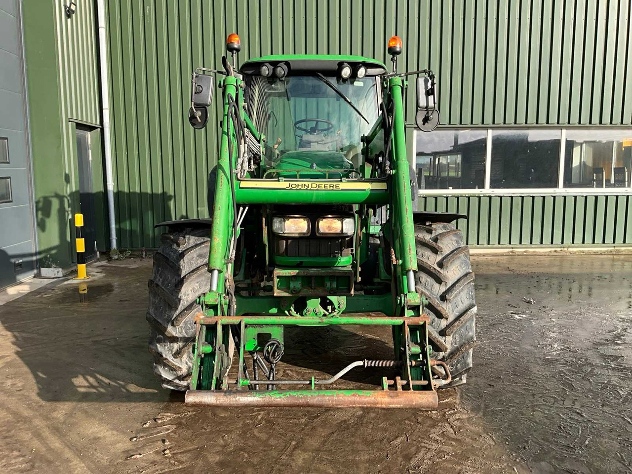 2001 JOHN DEERE 6220 FOUR WHEEL DRIVE FARM TRACTOR - Traktors: foto 5 2001 JOHN DEERE 6220 FOUR WHEEL DRIVE FARM TRACTOR - Traktors: foto 5