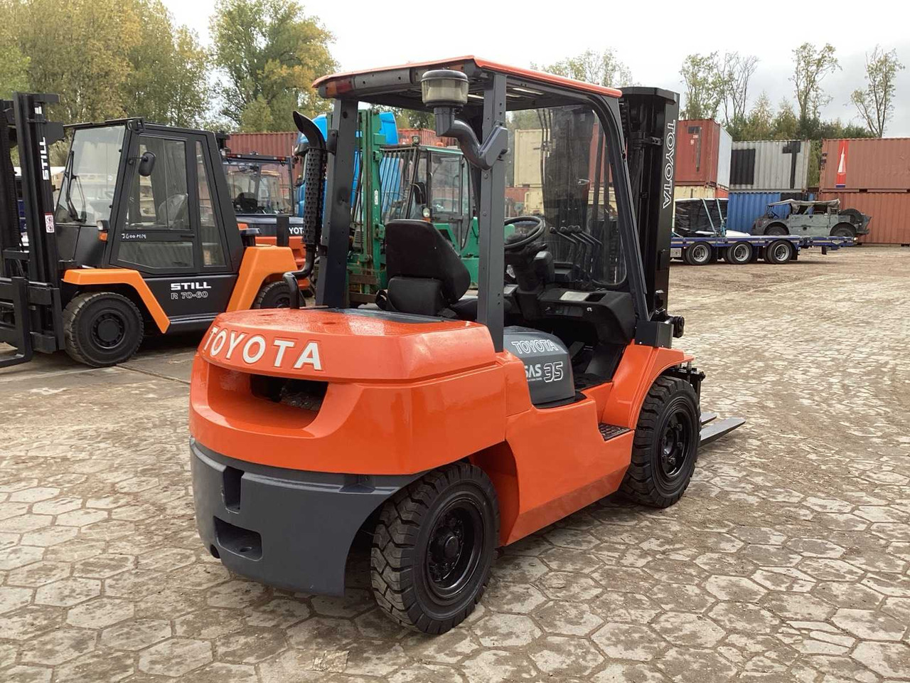 2004 TOYOTA 7FD35 FORKLIFT - Autokrāvējs: foto 3 2004 TOYOTA 7FD35 FORKLIFT - Autokrāvējs: foto 3
