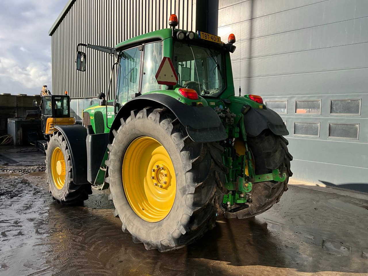 2007 JOHN DEERE 6820 FOUR WHEEL DRIVE FARM TRACTOR - Traktors: foto 3 2007 JOHN DEERE 6820 FOUR WHEEL DRIVE FARM TRACTOR - Traktors: foto 3
