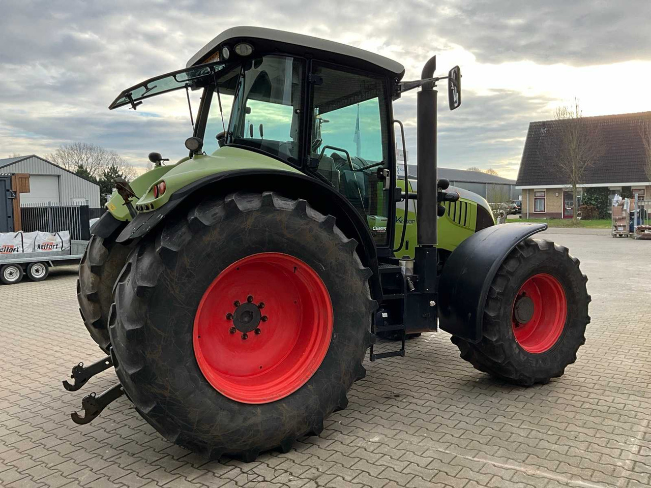 2009 CLAAS ARION 640 A19 FOUR-WHEEL DRIVE FARM TRACTOR - Traktors: foto 3 2009 CLAAS ARION 640 A19 FOUR-WHEEL DRIVE FARM TRACTOR - Traktors: foto 3
