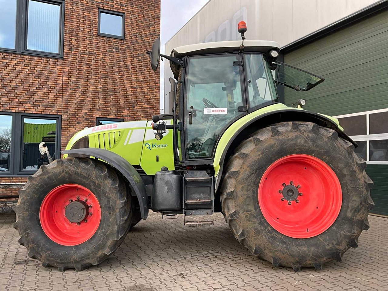 2009 CLAAS ARION 640 A19 FOUR-WHEEL DRIVE FARM TRACTOR - Traktors: foto 5 2009 CLAAS ARION 640 A19 FOUR-WHEEL DRIVE FARM TRACTOR - Traktors: foto 5