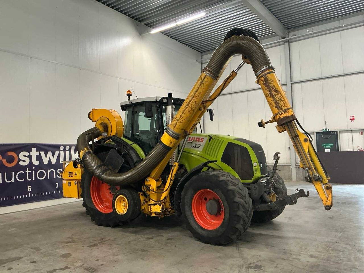 2009 CLAAS AXION 820 ALL-WHEEL DRIVE FARM TRACTOR - Traktors: foto 4 2009 CLAAS AXION 820 ALL-WHEEL DRIVE FARM TRACTOR - Traktors: foto 4