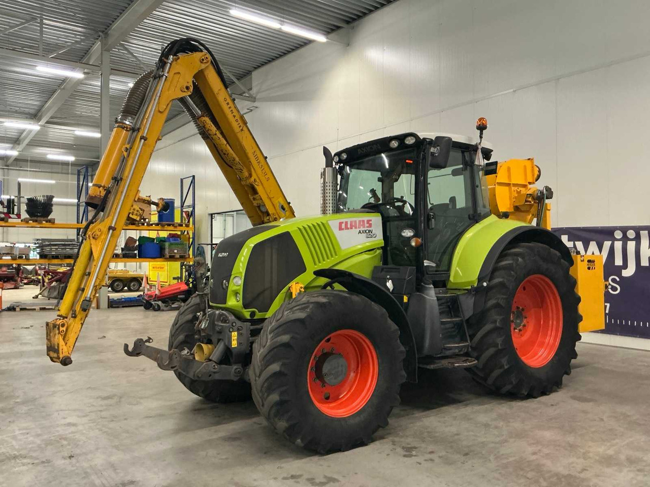 2009 CLAAS AXION 820 ALL-WHEEL DRIVE FARM TRACTOR - Traktors: foto 1 2009 CLAAS AXION 820 ALL-WHEEL DRIVE FARM TRACTOR - Traktors: foto 1