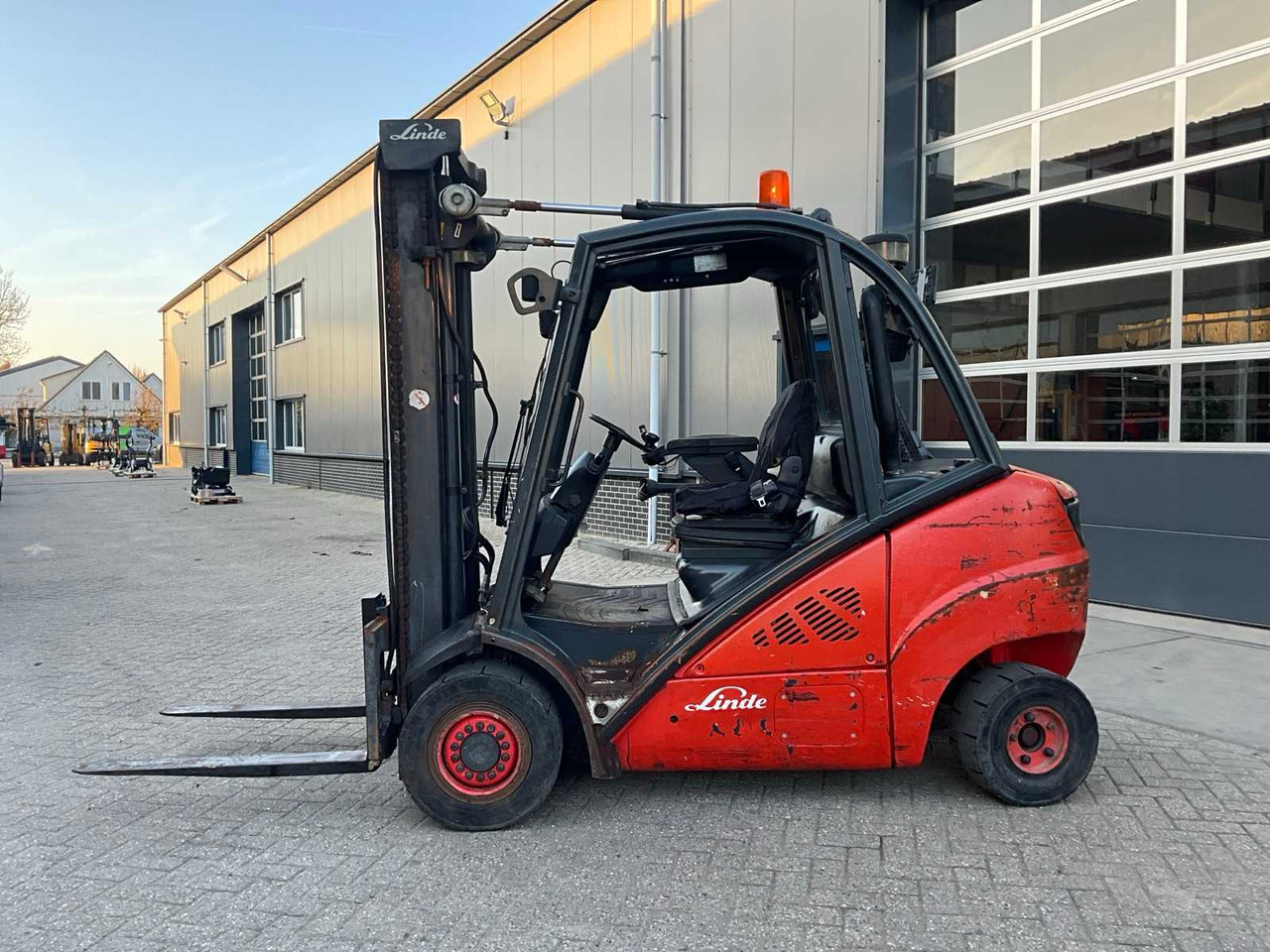 2010 LINDE H30D-01 FORKLIFT - Autokrāvējs: foto 5 2010 LINDE H30D-01 FORKLIFT - Autokrāvējs: foto 5