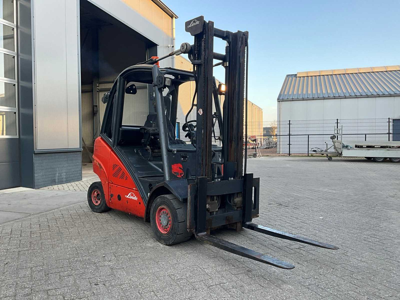 2010 LINDE H30D-01 FORKLIFT - Autokrāvējs: foto 2 2010 LINDE H30D-01 FORKLIFT - Autokrāvējs: foto 2
