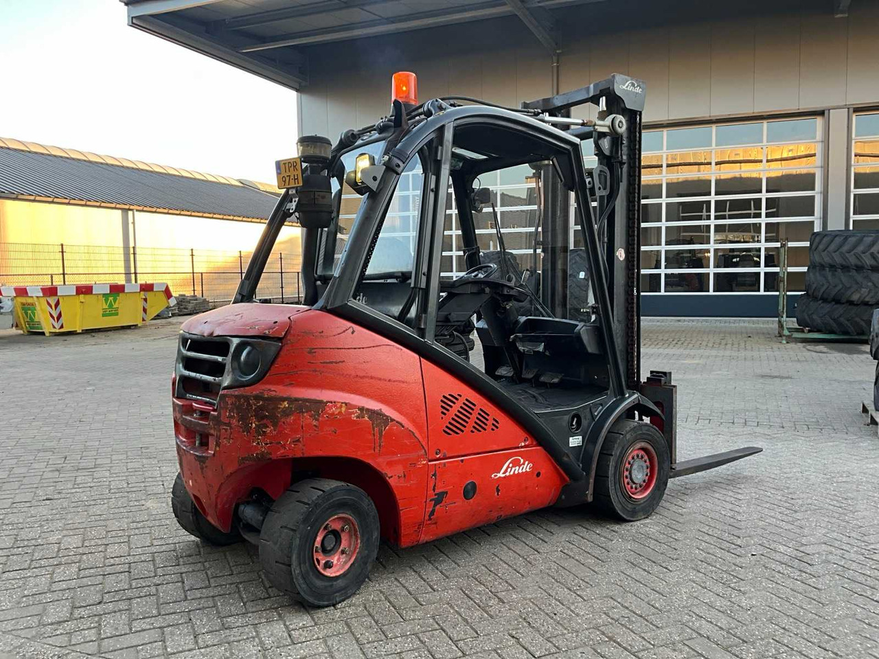 2010 LINDE H30D-01 FORKLIFT - Autokrāvējs: foto 3 2010 LINDE H30D-01 FORKLIFT - Autokrāvējs: foto 3