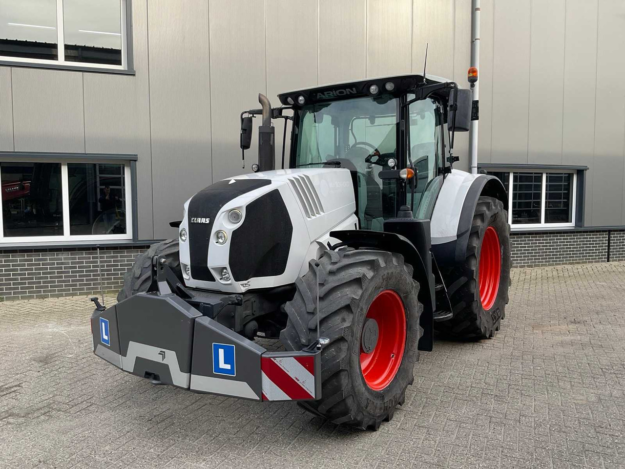 2013 CLAAS ARION 630 ALL-WHEEL DRIVE FARM TRACTOR - Traktors: foto 2 2013 CLAAS ARION 630 ALL-WHEEL DRIVE FARM TRACTOR - Traktors: foto 2