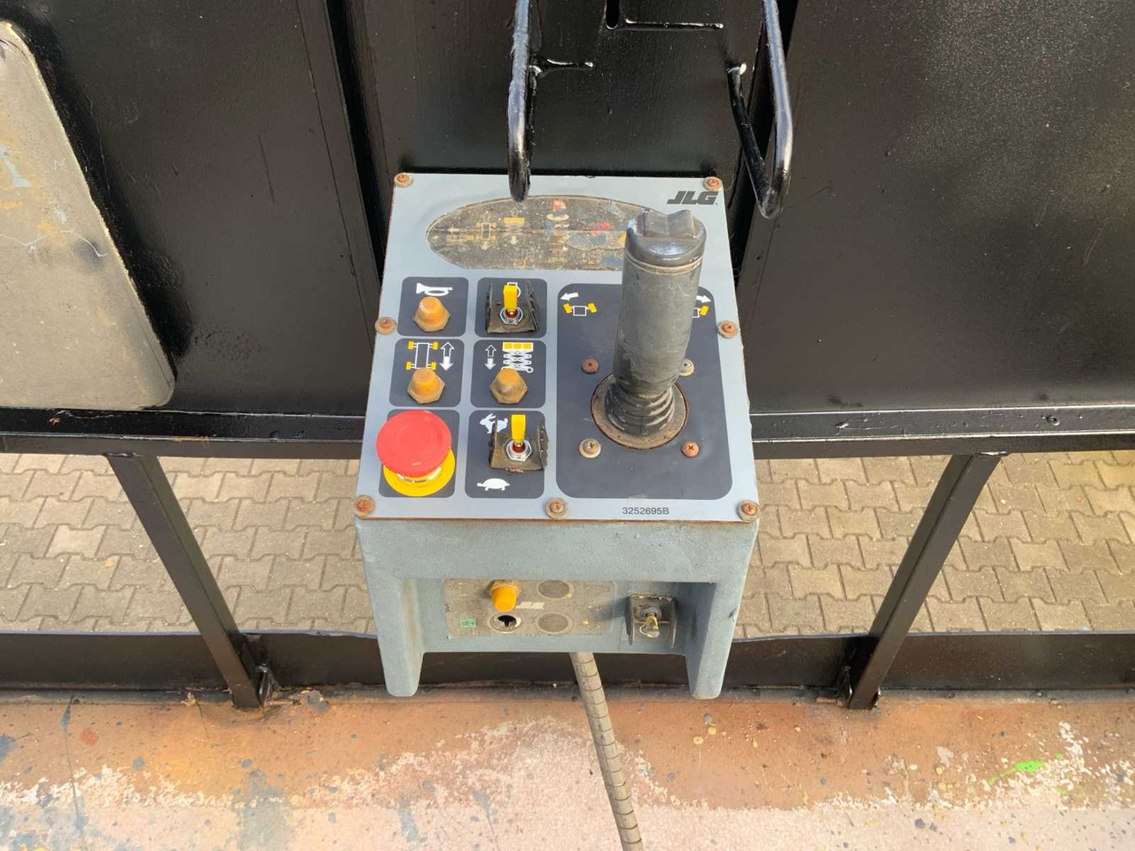 Pacēlājs 2015 JLG 4394RT SCISSOR LIFT: foto 27 Pacēlājs 2015 JLG 4394RT SCISSOR LIFT: foto 27