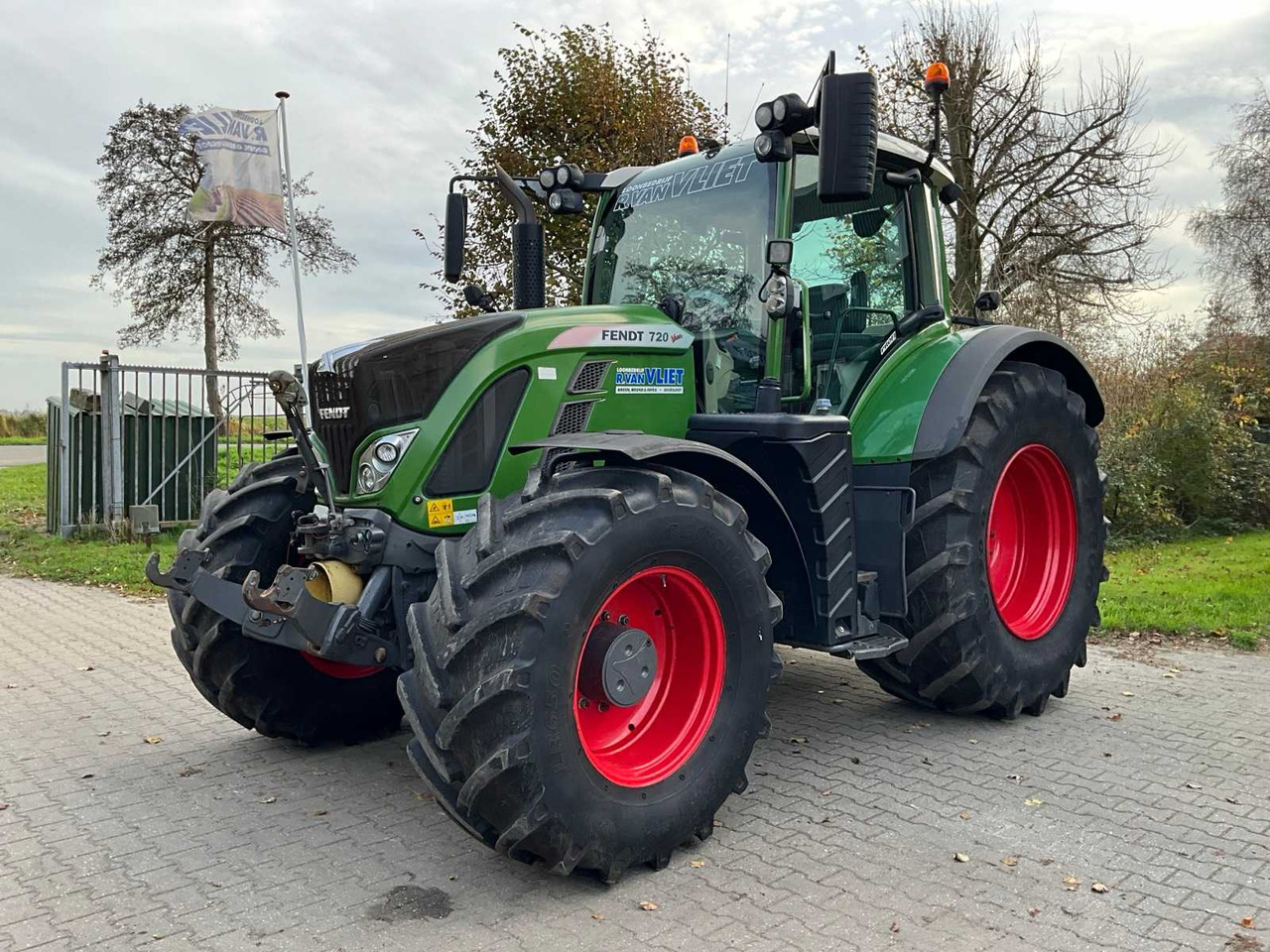 2017 FENDT 720 VARIO ALL-WHEEL DRIVE AGRICULTURAL TRACTOR - Traktors: foto 1 2017 FENDT 720 VARIO ALL-WHEEL DRIVE AGRICULTURAL TRACTOR - Traktors: foto 1