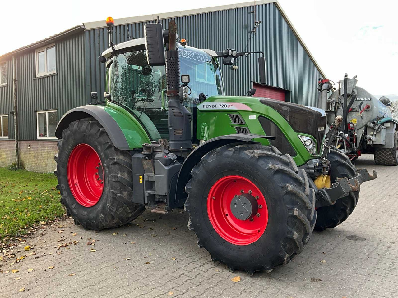 2017 FENDT 720 VARIO ALL-WHEEL DRIVE AGRICULTURAL TRACTOR - Traktors: foto 2 2017 FENDT 720 VARIO ALL-WHEEL DRIVE AGRICULTURAL TRACTOR - Traktors: foto 2
