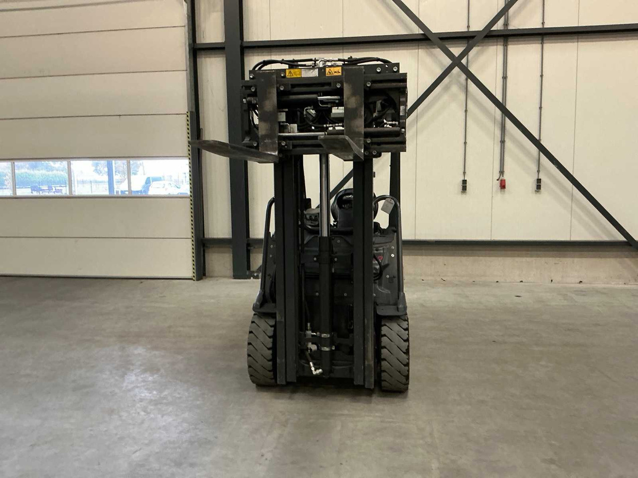 2020 LINDE E20 ROADSTER FORKLIFT TRUCK - Autokrāvējs: foto 3 2020 LINDE E20 ROADSTER FORKLIFT TRUCK - Autokrāvējs: foto 3