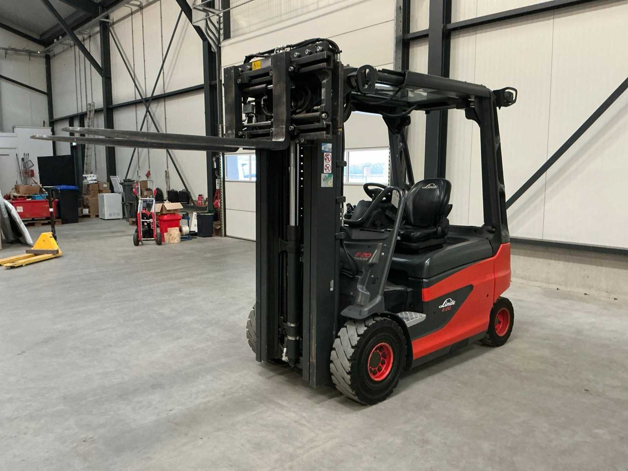 2020 LINDE E20 ROADSTER FORKLIFT TRUCK - Autokrāvējs: foto 1 2020 LINDE E20 ROADSTER FORKLIFT TRUCK - Autokrāvējs: foto 1