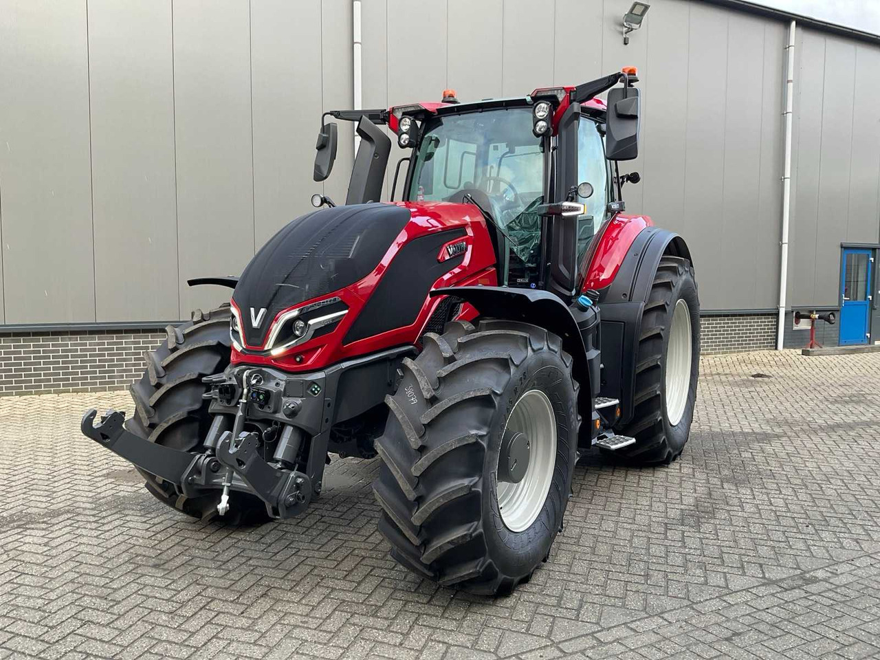 2024 VALTRA Q225 ALL-WHEEL DRIVE FARM TRACTOR - Traktors: foto 2 2024 VALTRA Q225 ALL-WHEEL DRIVE FARM TRACTOR - Traktors: foto 2