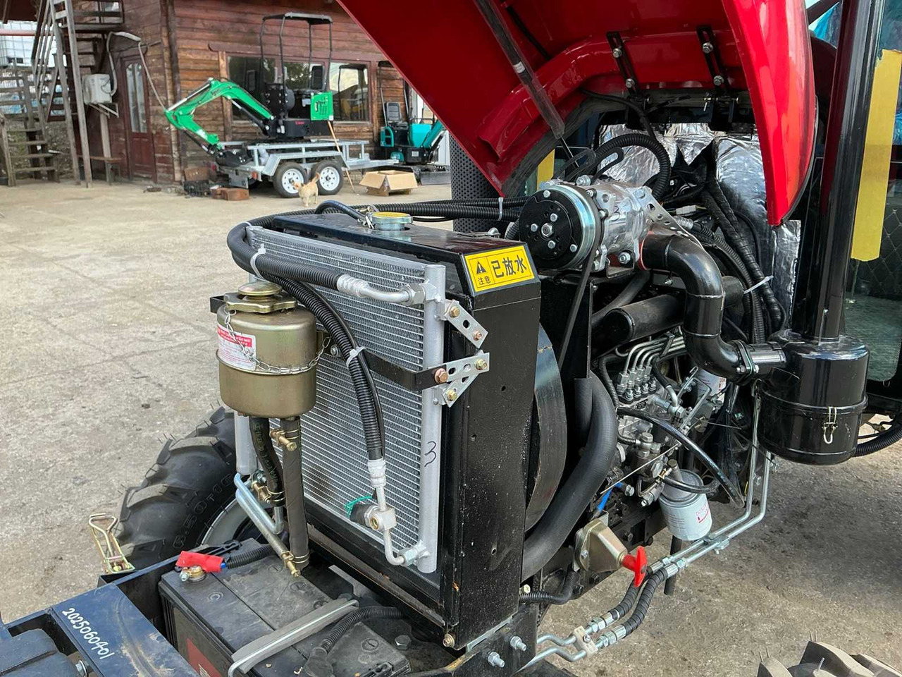 - 604 - 4-WHEEL DRIVE TRACTOR - 2025 - Traktors: foto 4 - 604 - 4-WHEEL DRIVE TRACTOR - 2025 - Traktors: foto 4