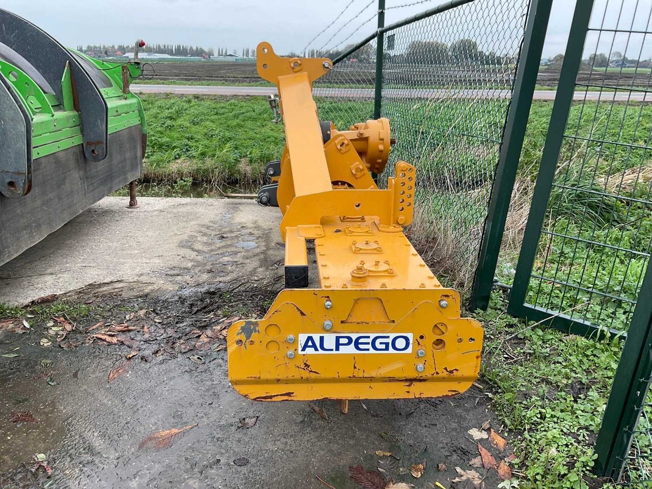 Alpego RMT 350 - Vertikālā augsnes frēze: foto 2 Alpego RMT 350 - Vertikālā augsnes frēze: foto 2