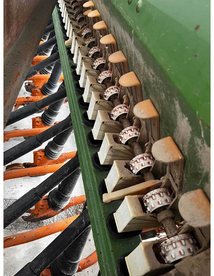 Amazone D8/30 - Precīzās izsējas sējmašīna: foto 4 Amazone D8/30 - Precīzās izsējas sējmašīna: foto 4