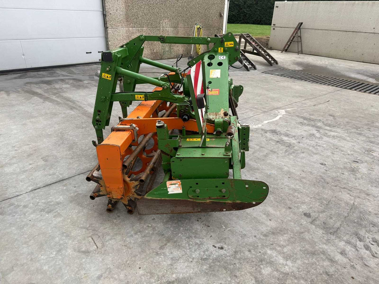 Amazone KE303 - Vertikālā augsnes frēze: foto 4 Amazone KE303 - Vertikālā augsnes frēze: foto 4