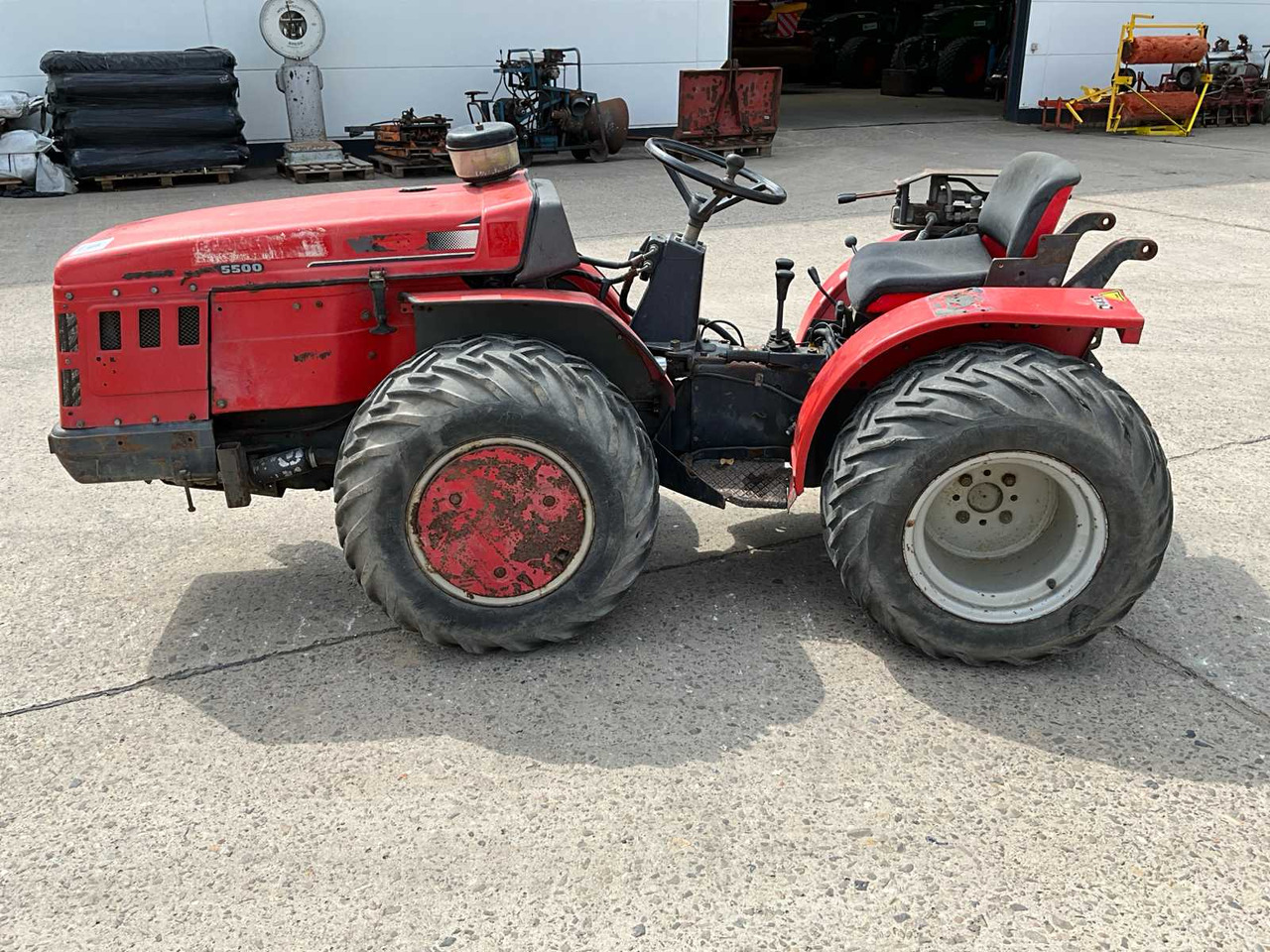 Antonio Carraro Supertigre 5500 - Traktors: foto 2 Antonio Carraro Supertigre 5500 - Traktors: foto 2