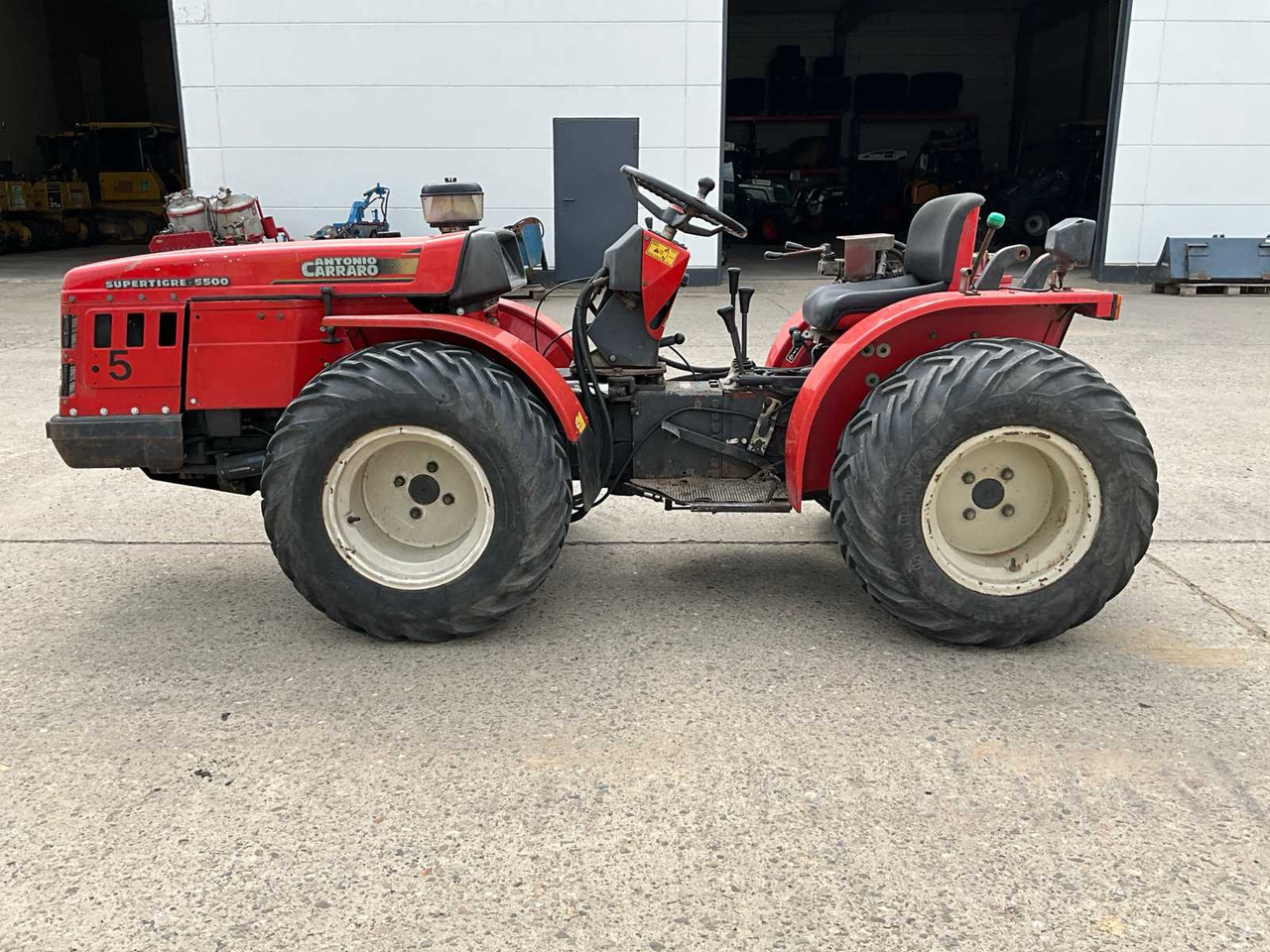 Antonio Carraro Supertigre 5500 - Traktors: foto 2 Antonio Carraro Supertigre 5500 - Traktors: foto 2