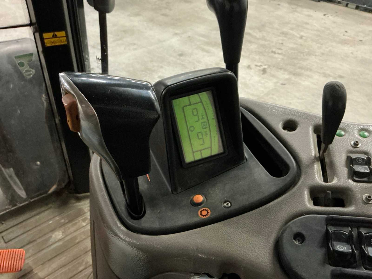 Traktors CASE IH MXU125 ALL-WHEEL DRIVE FARM TRACTOR: foto 22 Traktors CASE IH MXU125 ALL-WHEEL DRIVE FARM TRACTOR: foto 22