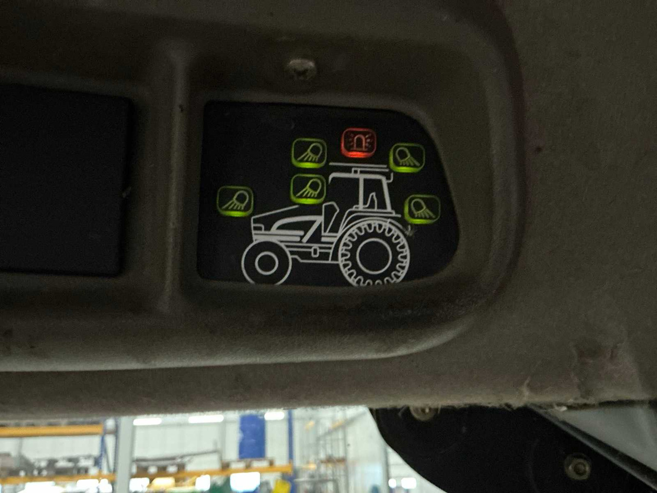 Traktors CASE IH MXU125 ALL-WHEEL DRIVE FARM TRACTOR: foto 25 Traktors CASE IH MXU125 ALL-WHEEL DRIVE FARM TRACTOR: foto 25