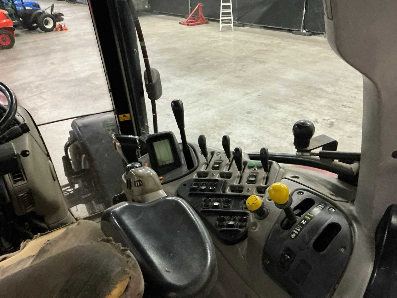 Traktors CASE IH MXU125 ALL-WHEEL DRIVE FARM TRACTOR: foto 21 Traktors CASE IH MXU125 ALL-WHEEL DRIVE FARM TRACTOR: foto 21